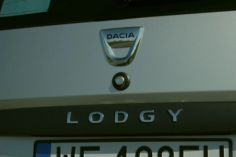 Dacia Lodgy - archaiczny przycisk otwierania klapy