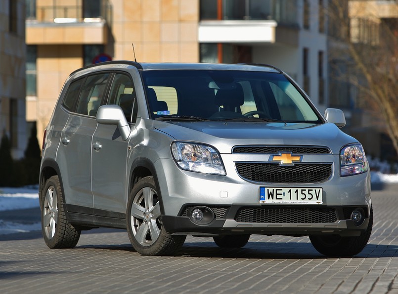 Chevrolet Orlando przy tablicy. Test nowego wśród vanów