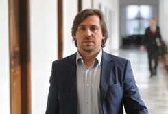 Agent Tomek pod ostrzałem. 'Spektakularny finał podróbki Jamesa Bonda'