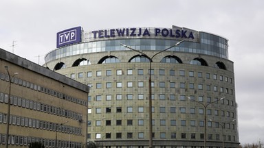 "Polacy stawiają na PiS"? Jest skarga na paski w TVP