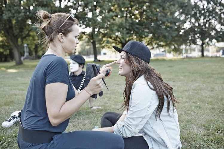 Ewa Farna na planie klipu do piosenki 'Znak'