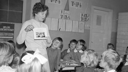 Tylko dzieci PRL-u sobie poradzą. Pytamy o szkołę w PRL-u, o komplet punktów będzie trudno