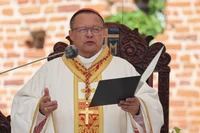 Biskup oskarżany o molestowanie. Kardynał Ryś obiecał powołanie komisji, ale się z tego wycofuje