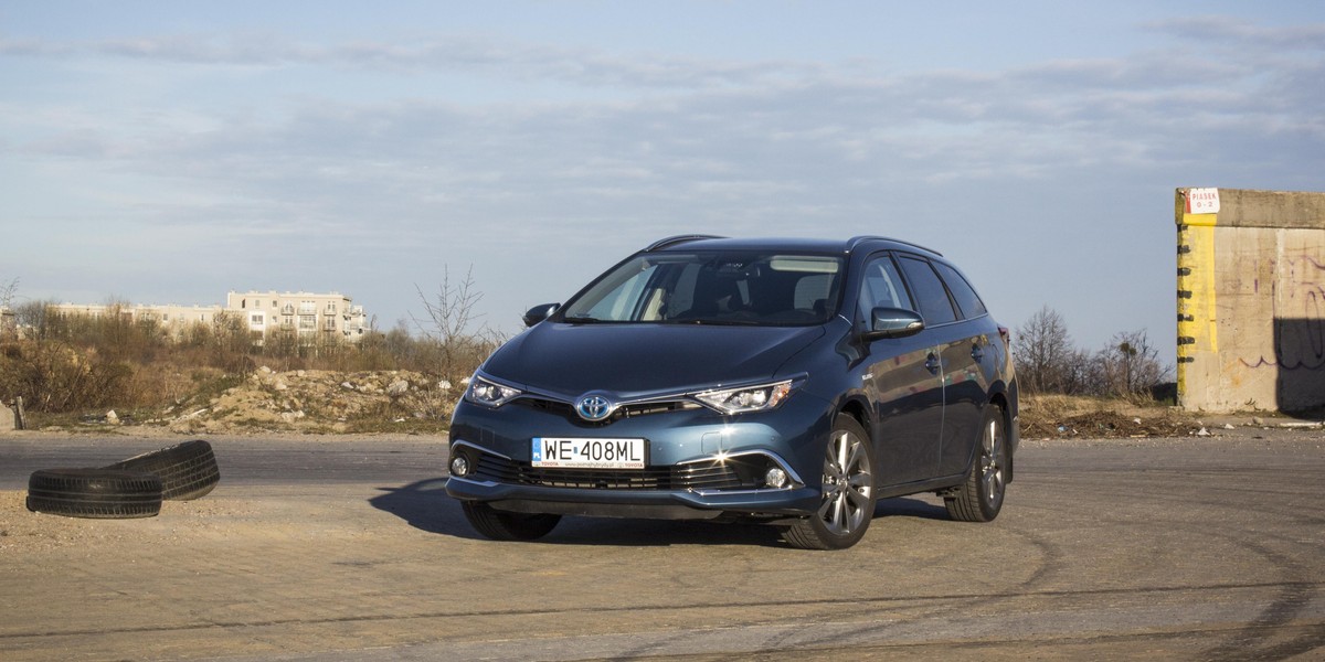 Toyota Auris Hybrid przodobok