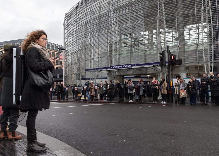 Panika w londyńskim metrze na stacji Dalston Kingsland