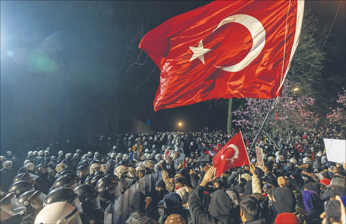 Protesty przeciwko zatrzymaniu popularnego burmistrza Stambułu Ekrema İmamoğlu