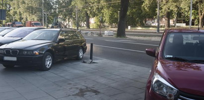 Zamiast stawiać słupki budujcie parkingi