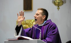 "Sprawa ks. Jacka Międlara została definitywnie załatwiona". Kontrowersyjny kapłan zniknie z mediów?