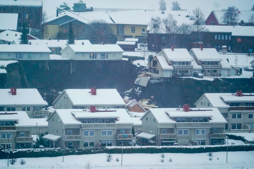 Norwegia. Ogromna dziura w ziemi pochłonęła domy. Jest wielu rannych