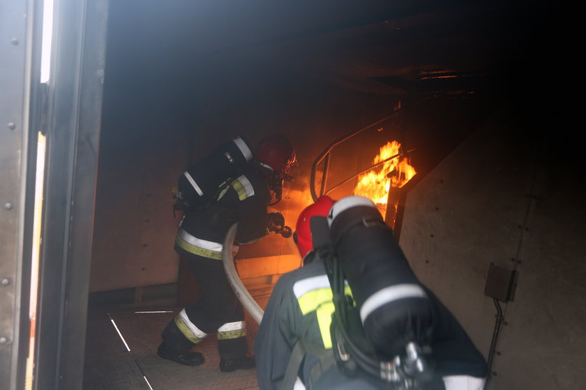 Akcja strażaków na wrocławskim lotnisku