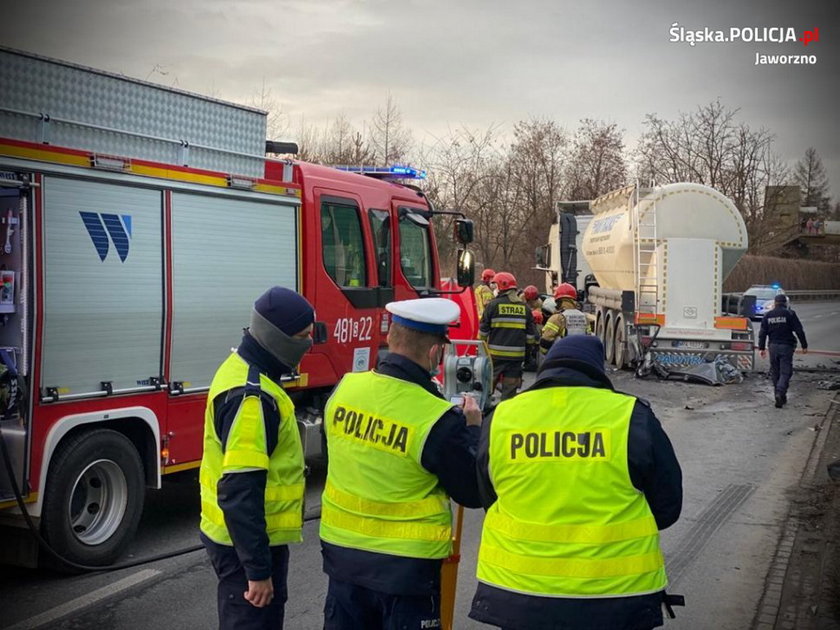 Wjechała autem pod ciężarówkę. Nie żyje