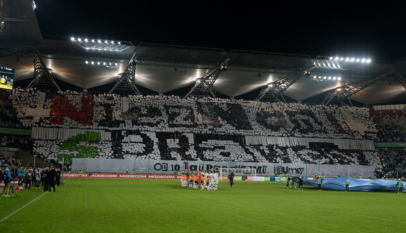 Nieznani Sprawcy obchodzili swoje święto na trybunach stadionu Legii. ZDJĘCIA