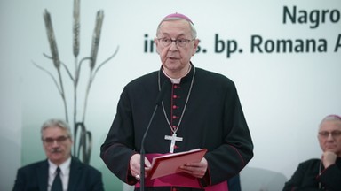 Abp Gądecki reaguje na zmiany w lekcjach religii. "Chrześcijaństwo wyrugowane"