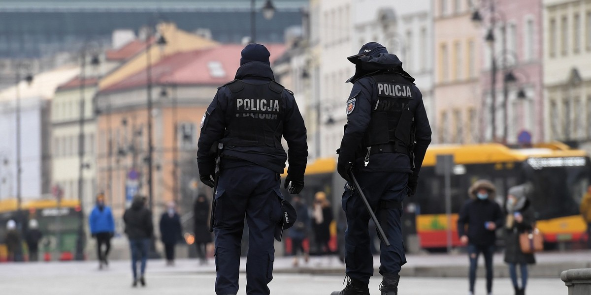 Policja w Wielkanoc nie będzie chodzić po domach, ale sprawdzi każdy donos