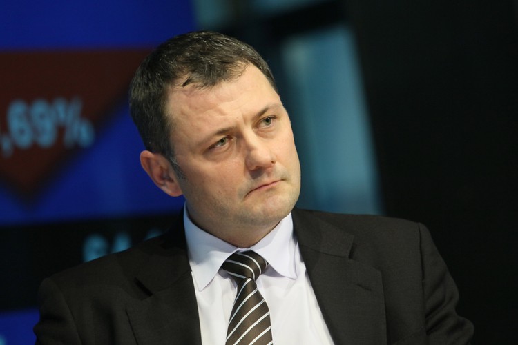 <b>Krzysztof Zamasz, prezes Enei</b><br>
Krzysztof Zamasz do Enei przychodzi z Tauronu, gdzie był wiceprezesem katowickiej grupy.<br>
Do wyścigu o fotel prezesa poznańskiej Enei wystartowali menedżerowie z doświadczeniem zarówno w państwowych spółkach energetycznych, jak i np. sektorze bankowym. Przedstawiciele branży energetycznej oceniają, że powołanie Krzysztofa Zamasza do tego, by pokierował Eneą, to słuszny wybór. Ma on w branży opinię fachowca.