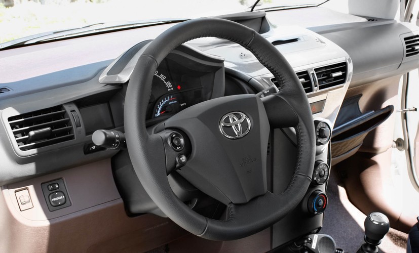 W srodku zmieści się trzech dorosłych i dziecko