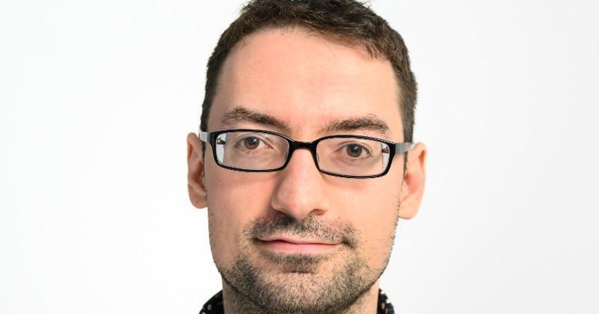 I'm an AI engineer at HubSpot. This résumé hack helped me transition ...