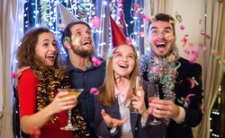 Życzenia noworoczne 2023/2024. Krótkie i śmieszne wierszyki idealne do wysłania