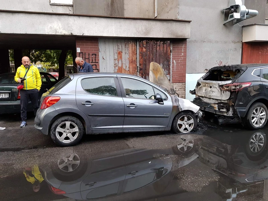 Odborniku zapaljen automobil