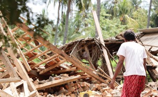 Indonezja: Ponad 280 ofiar tsunami