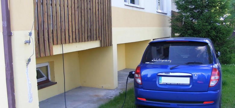 Samochodem elektrycznym domowej roboty zwiedził Polskę. Przejechał ponad 2 tys. km za 175 zł
