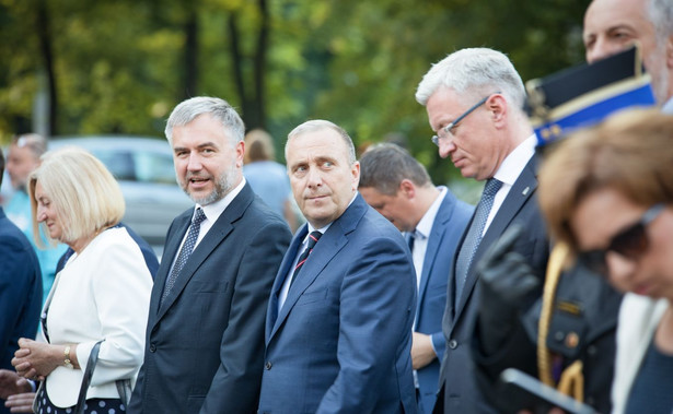 Zdaniem szefa PO, Prawo i Sprawiedliwość chce uniknąć proponowanego przez prezydenta referendum, ponieważ - jak ocenił - "zdemoluje im kampanię wyborczą do samorządu i będzie wstydem".