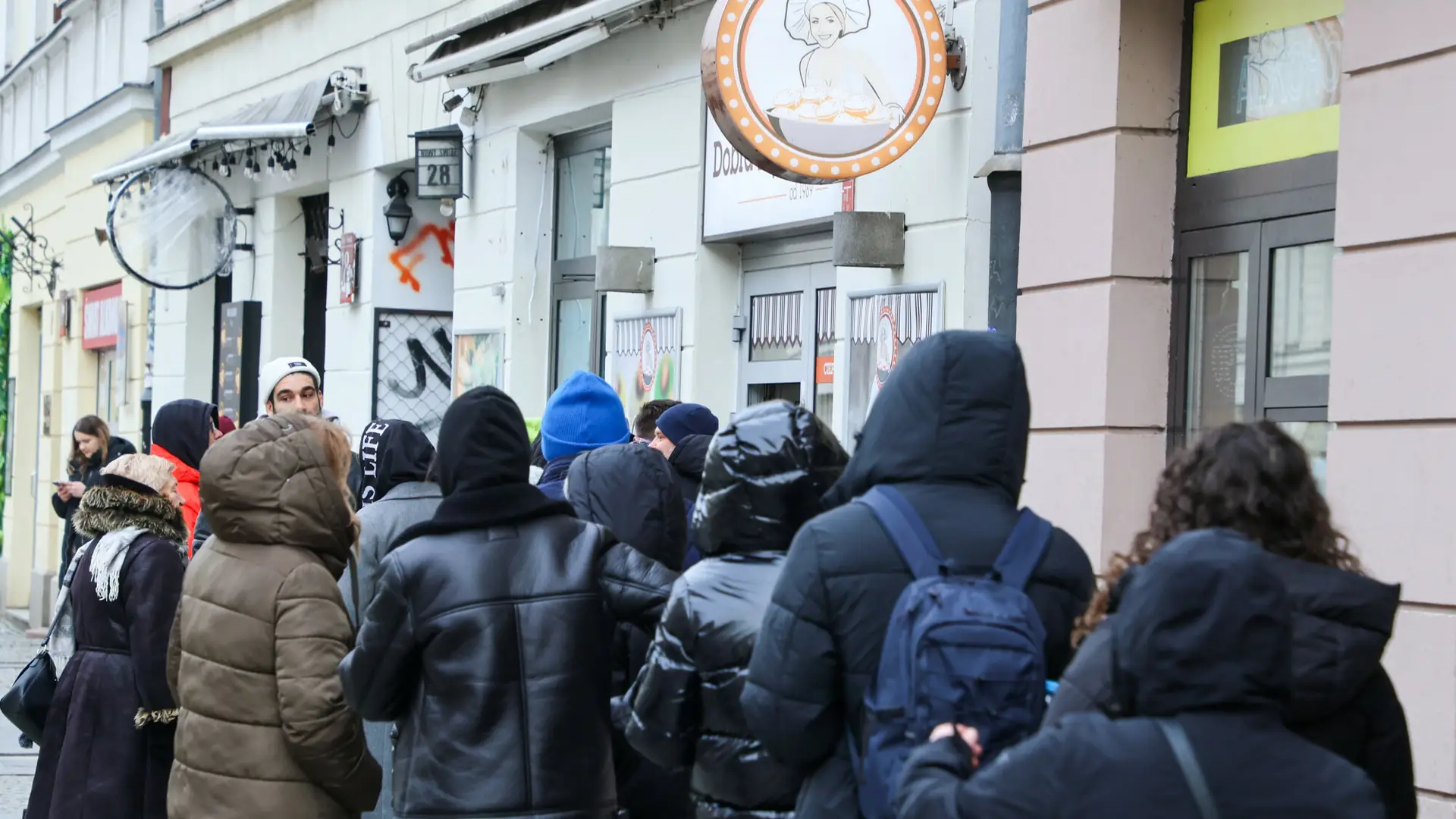 Trzy godziny czekania na pączka. "Tu kolejki są nawet w niedziele"