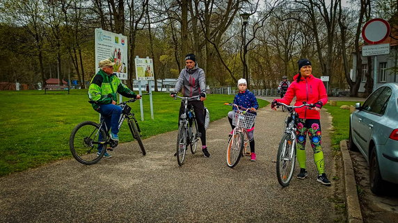 Wiosna w tym roku się do nas nie spieszy, dlatego turyści w Drawsku Pomorskim postanowili wyruszyć aby ją powitać. 2 maja zorganizowano dwa rajdy turystyczne: pieszy i rowerowy.