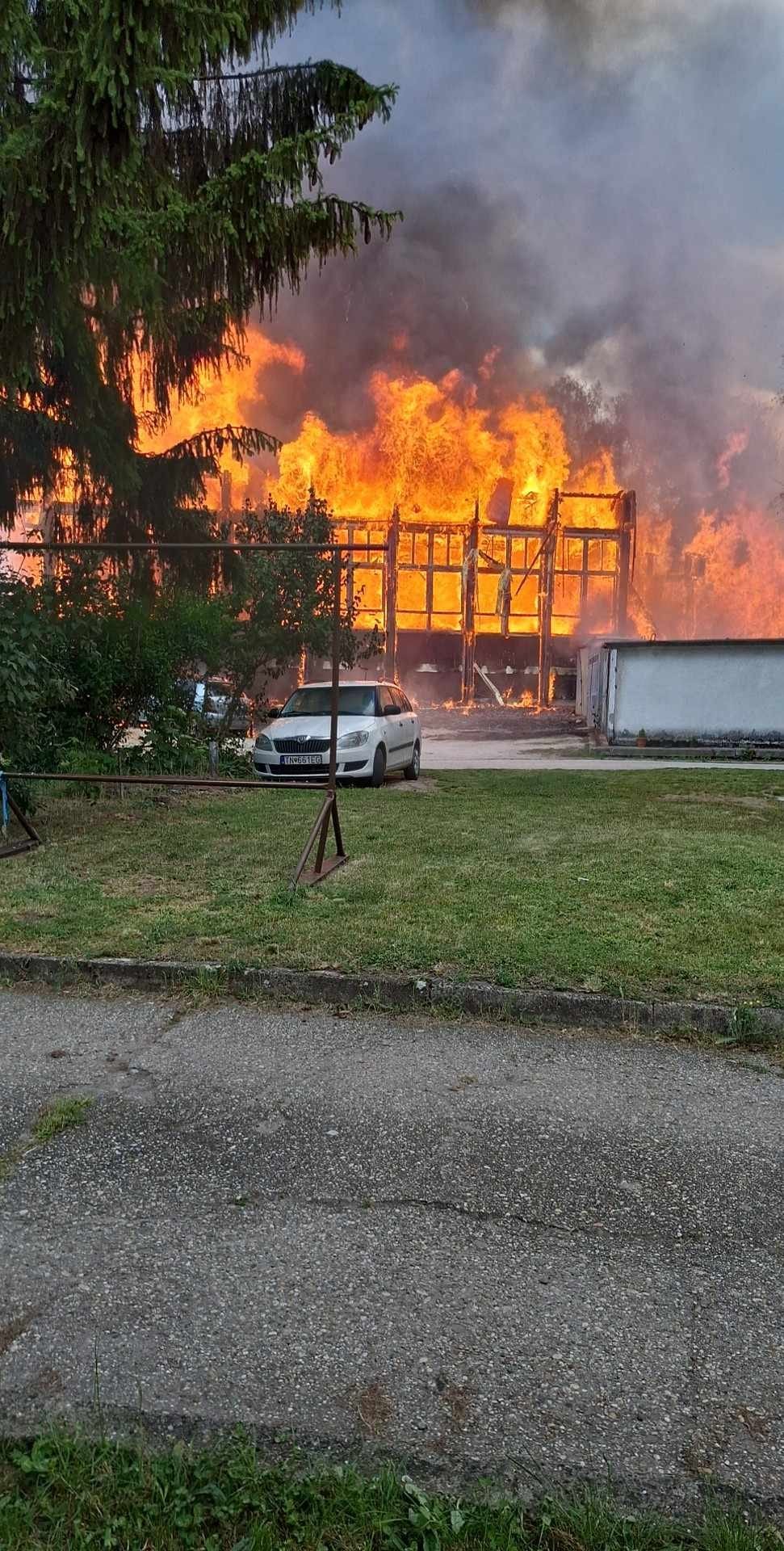 V Šahách horela budova bývalej telocvične.