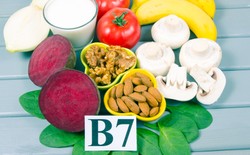 Witamina piękna, ale nie tylko! Dlaczego organizmowi nie powinno brakować biotyny i jak uzupełniać jej niedobory?