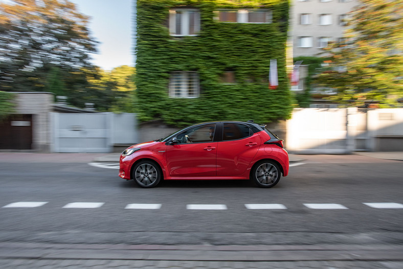 Nowa Toyota Yaris - ta hybryda ma naprawdę sens