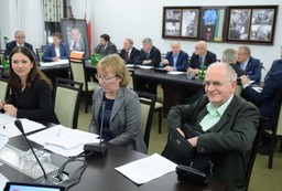 Mała ustawa medialna: O 4 nad ranem komisje skończyły pracę. Jeszcze dziś zajmie się nią Senat