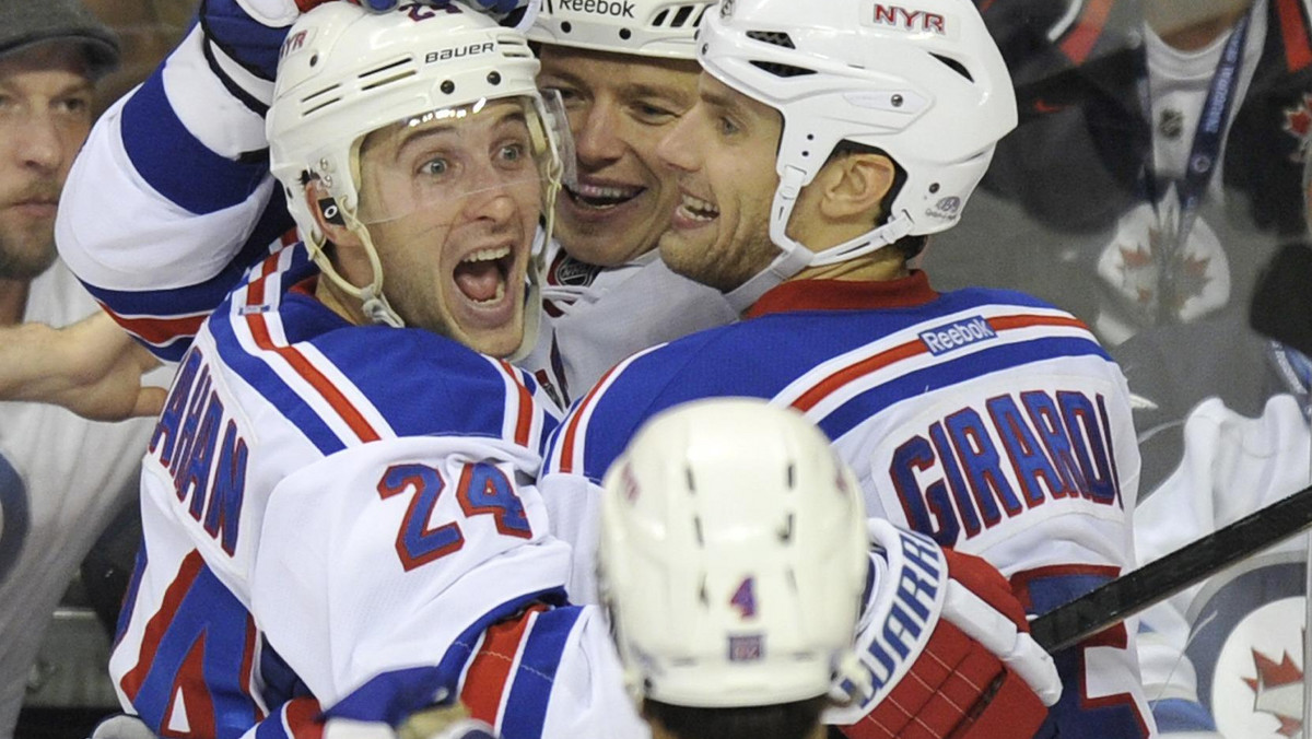 New York Rangers głównie dzięki fenomenalnej postawie Henrika Lundqvista pokonali Pittsburgh Penguins 3:1. Wygrana pozwoliła Strażnikom utrzymać tron w Konferencji Wschodniej, Rangers są jednocześnie najbogatszą w punkty drużyna w całej NHL.