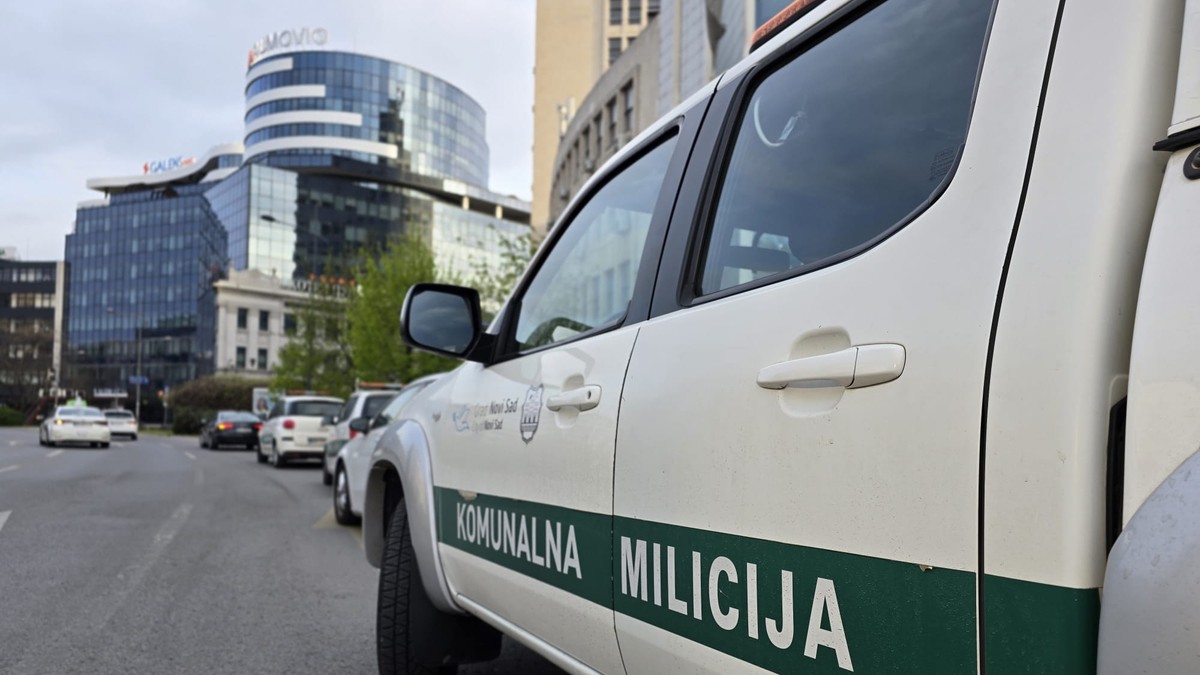 Komunalna policija/Nov Sad - kontrola objekta Nork nakon pada dela skele