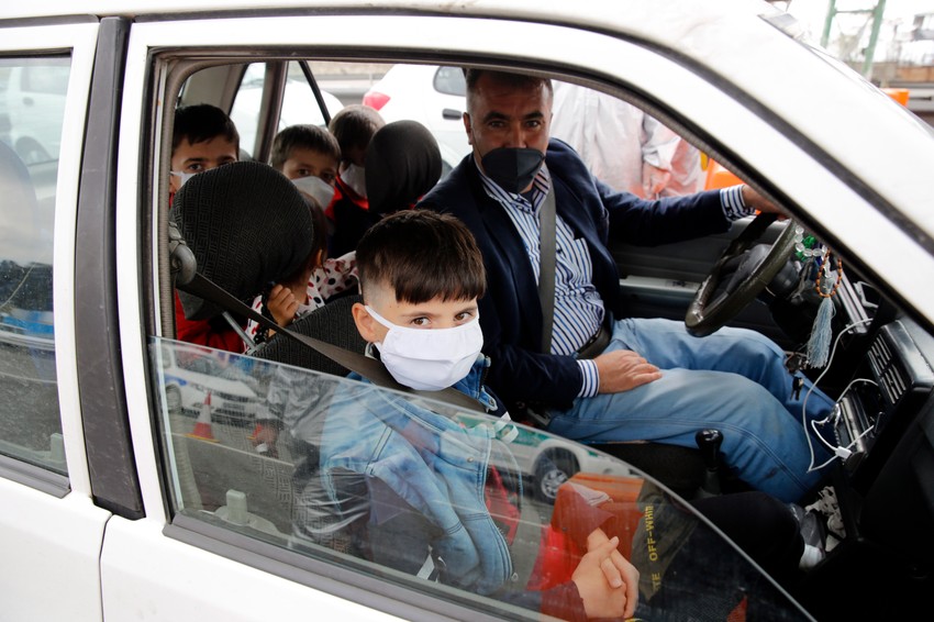 Deca uglavnom imaju blaže simptome ali mogu zaraziti starije i osetljive članove porodice - Teheran