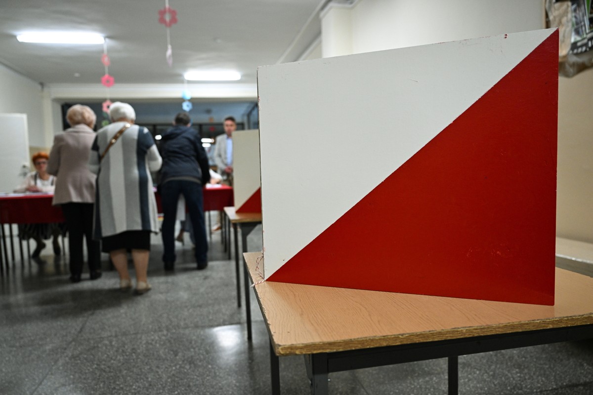 Rozpoczęło się głosowanie w II turze wyborów prezydenta RP. Do jego zakończenia obowiązuje cisza wyborcza.