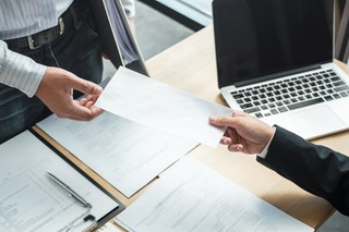 Jak można rozwiązać umowę o pracę? Art. 30 Kodeksu pracy