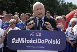 Prezes PiS Jarosław Kaczyński podczas pikniku rodzinnego PiS w Połajewie, 30.07.2023 r.