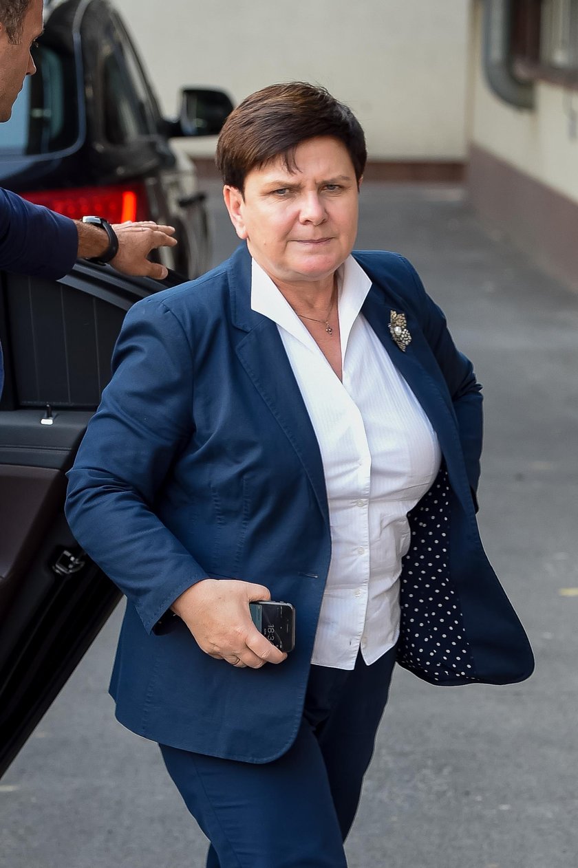 Szydło rzuciła broszki dla rocka