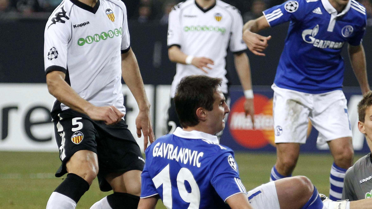 Schalke 04 Gelsenkirchen pokonało 3:1 (1:1) Valencia CF w rewanżowym spotkaniu 1/8 finału Ligi Mistrzów. Ponieważ w pierwszym spotkaniu na stadionie Mestalla był remis 1:1 do ćwierćfinału awansowała niemiecka drużyna.