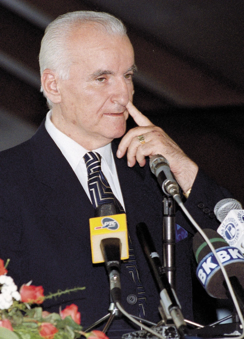 Progres, samo za koga: Premijera Mirka Marjanovića Zoran Đinđić je optužio da je kao direktor Progresa trampio robne rezerve pšenice za ruski gas i preprodavao ga po svetskim cenama, čime je oštetio državu za 200 miliona maraka