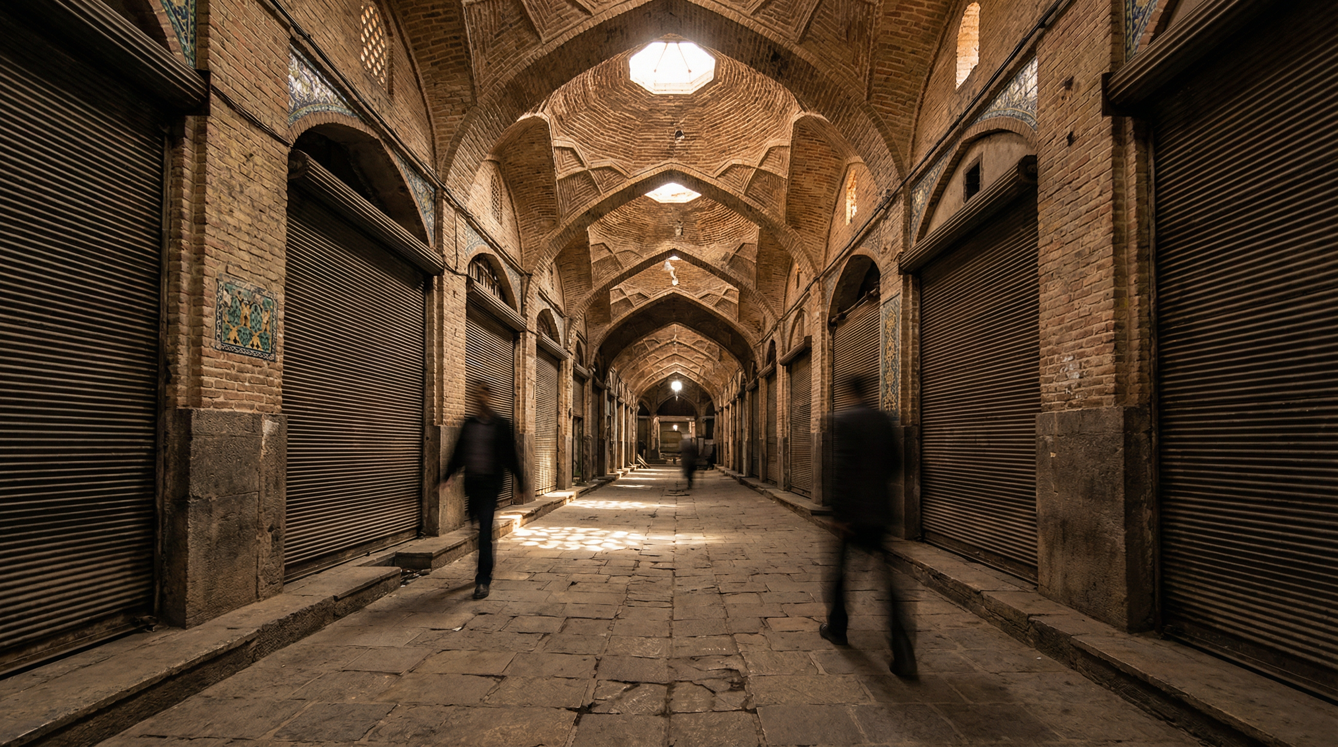 Iran: Polizisten applaudieren Demonstranten – Proteste erfassen 70 Städte