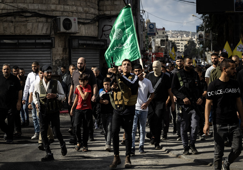 Członkowie Hamasu podczas pogrzebu Palestyńczyka na Zachodnim Brzegu Jordanu.
