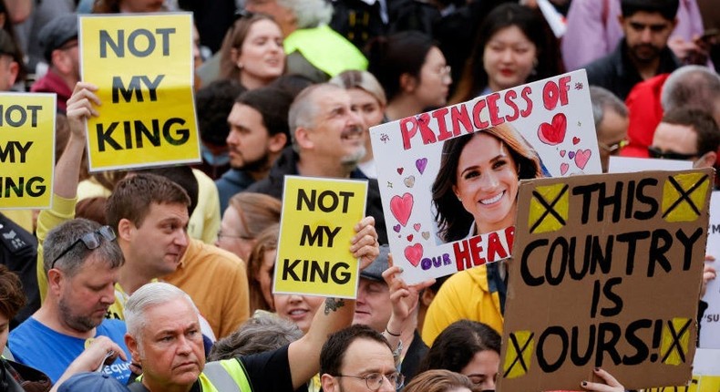 Anti-monarchy protesters gather among well-wishers ahead of the Coronation of King Charles III and Queen Camilla on May 6, 2023, in London, England.Piroschka van de Wouw - WPA Pool/Getty Image