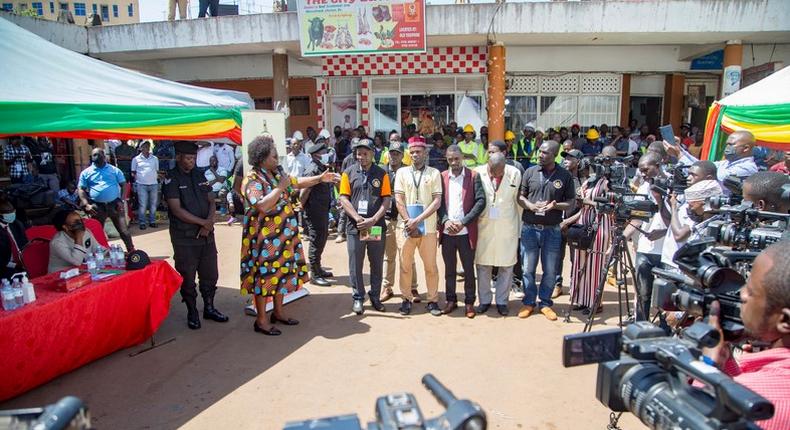 Kisaka meeting the hawkers and vendors