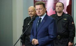 'Polska konsekwentnie sprzeciwia się mechanizmowi relokacji'. Minister Błaszczak odpowiada na zarzuty KE