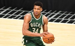 Liga NBA. 40 punktów Antetokounmpo, 8. z rzędu zwycięstwo Bucks