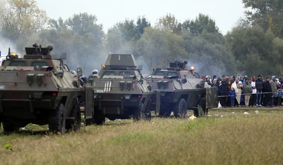 Oklopna vozila slovenačke vojske na granici