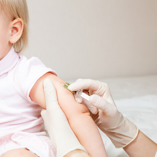 W związku z koronawirusem rekomendowane odroczenie obowiązkowych szczepień dzieci