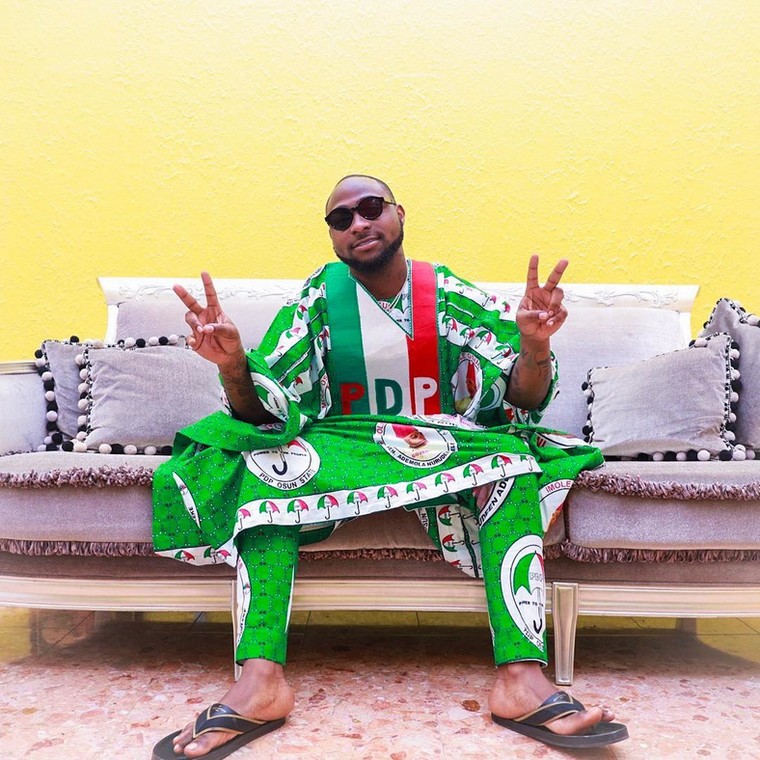 Davido in a PDP agbada. (Instagram/Davidoofficial) 